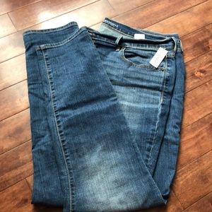 Brand new!  Old Navy Mid-Rise Curvy Jeans.